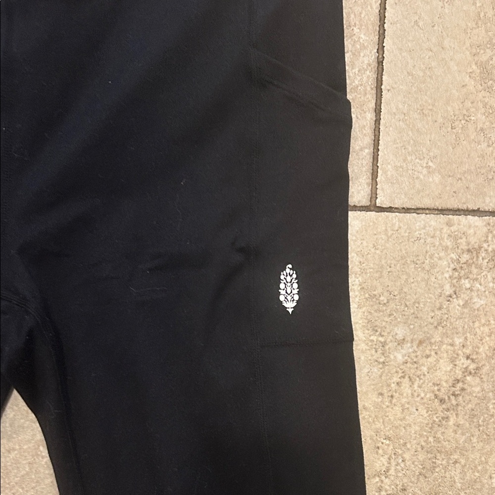 Elegant Black Women's Free People Flare Yoga pants - Picture 2 of 4